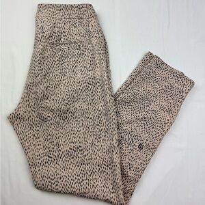 Lululemon Step Lively Crop pants in the Dottie Dash Grain Black